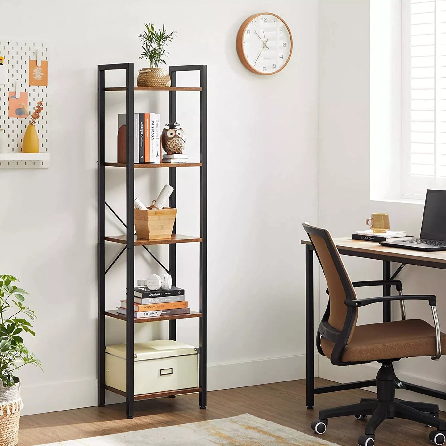 In And OutdoorMatch Boekenkast Charlene - Opbergrek - 5 Lagen - Open Planken - Kantoor - Woonkamer - Slaapkamer - 40x30x146cm - Vintage Bruin/Zwart storage rack