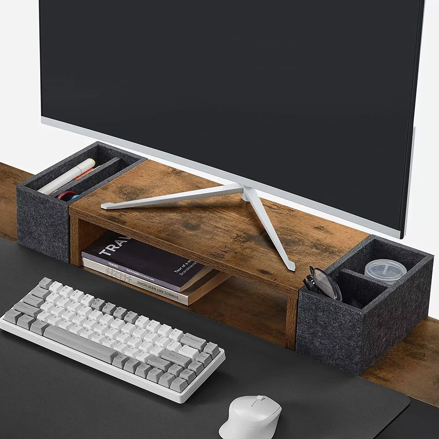 In And OutdoorMatch In Hoogte Verstelbaar Bureau Hailey - Elektrisch - Traploos Verstelbaar - Deelbaar Werkblad - 4 Opberghoogtes - Stoffen Tas - 120x60x(72-120)cm - Gemaakt van Staal - Vintage Bruin/Zwart Desk