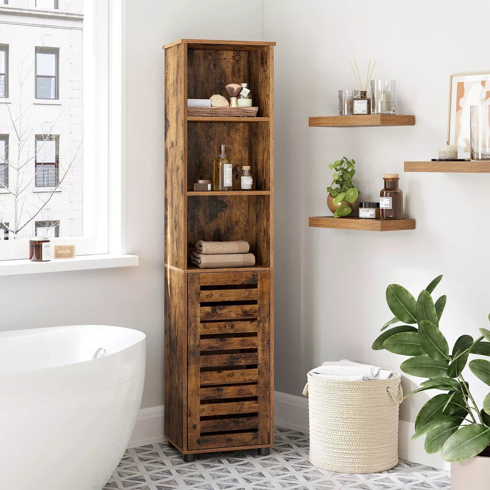 In And OutdoorMatch Cabinet Tall Margarete - Cabinet Badkamer - 3 Open Compartimenten - 2 Verstelbare Planken - Vintage Bruin Badkamerkast