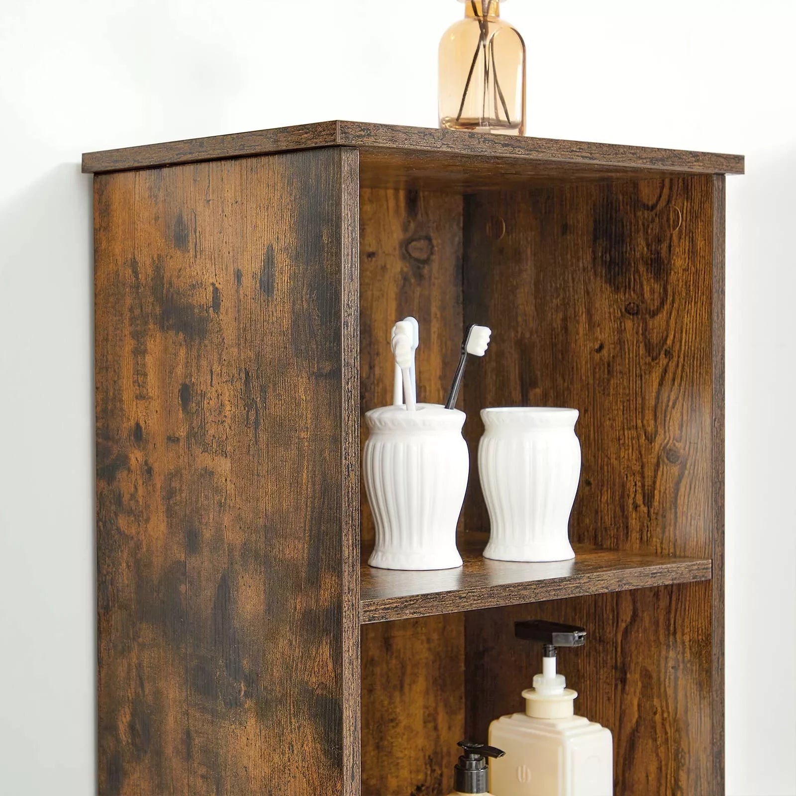 In And OutdoorMatch Cabinet Tall Margarete - Cabinet Badkamer - 3 Open Compartimenten - 2 Verstelbare Planken - Vintage Bruin Badkamerkast