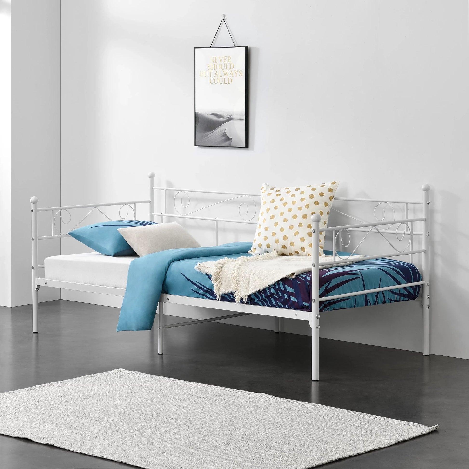 In And OutdoorMatch Eenpersoonsslaapbank Nera - 3-zitsbank - 90x200 cm - Wit - Vintage Design - Metalen bedframe Eén persoon slapen