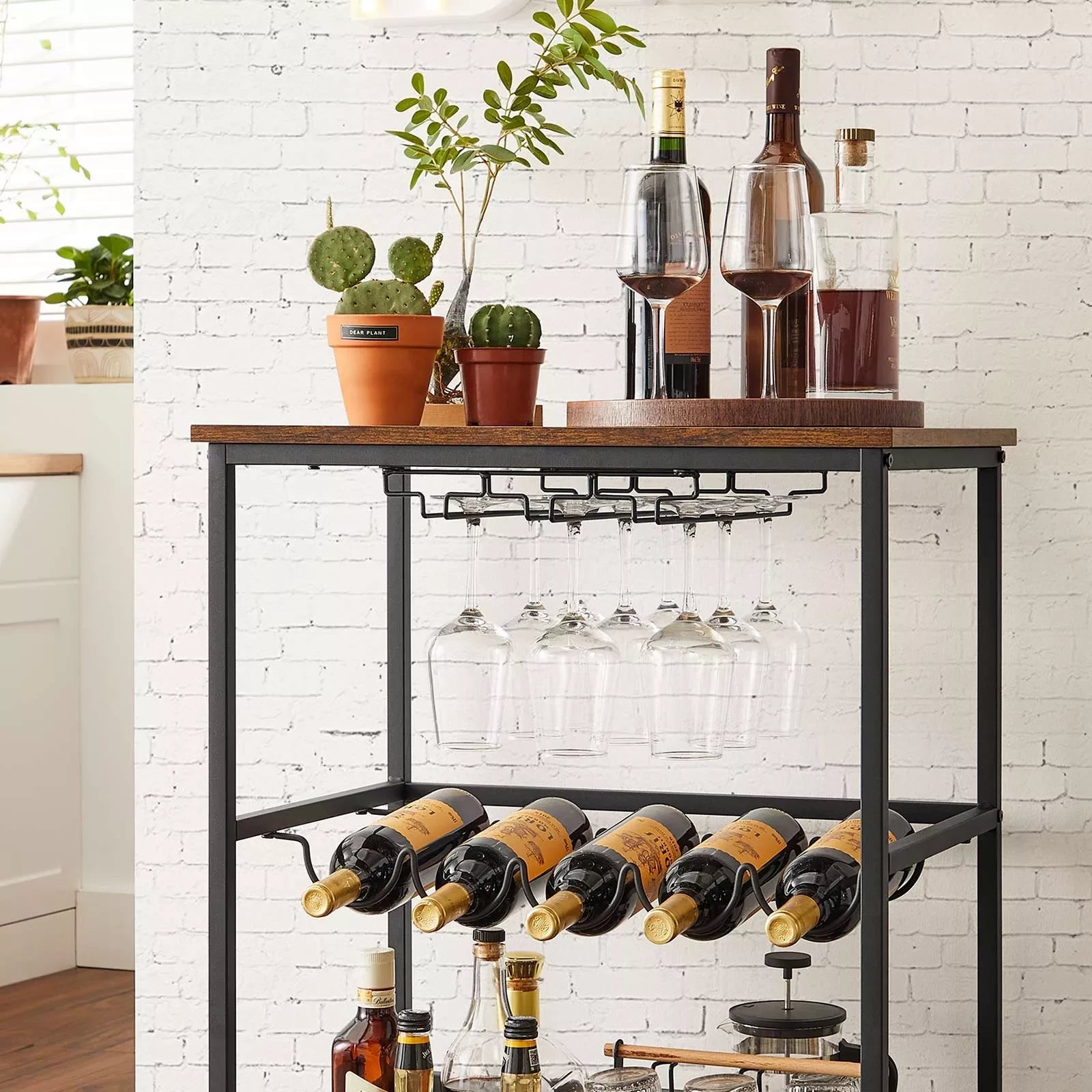 In And OutdoorMatch Serveerwagen Vanessa - Keukentrolley - Op Wielen - Met Planken - Glas- en Flessenhouders - 60x40x75cm - Industrieel Design - Vintage Bruin/Zwart Keuken Trolley